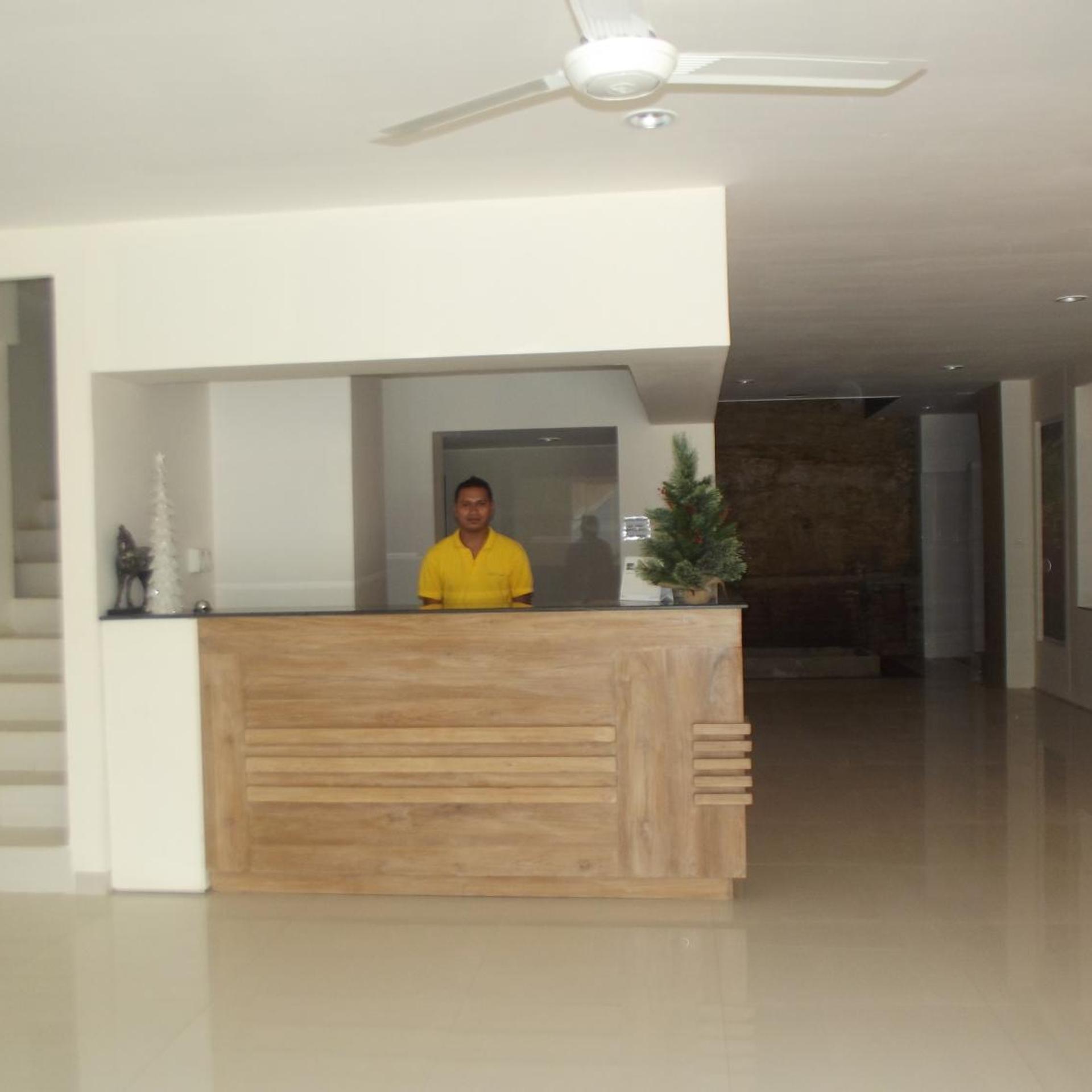 L Bajo Hotel 3/37