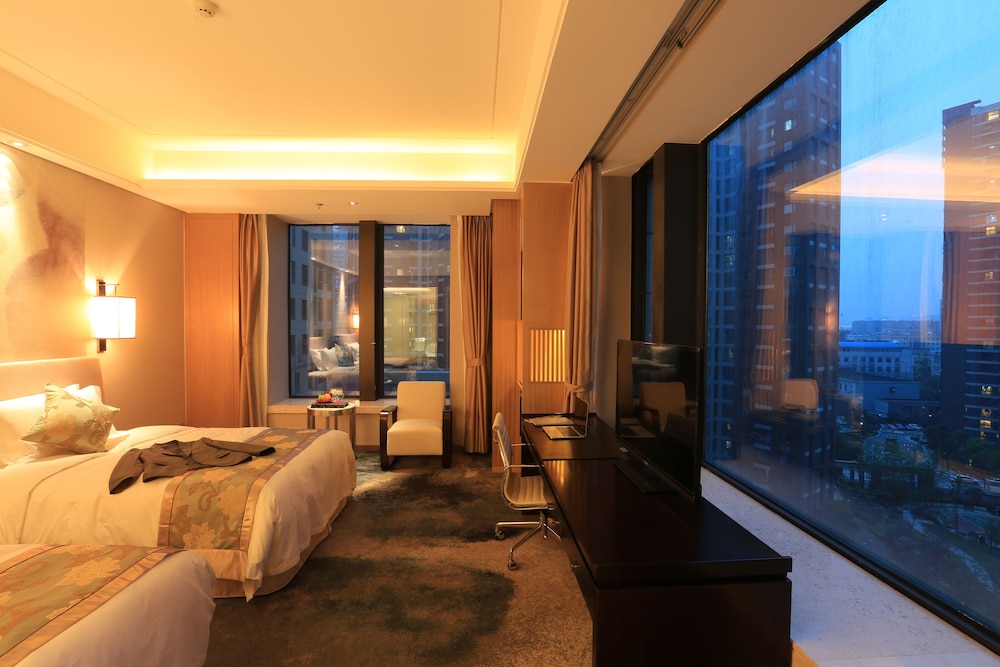 NARADA GRAND HOTEL 24/40