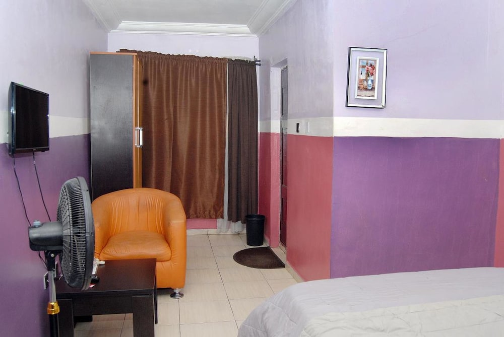 Royal Park Hotel & Suites 4/66