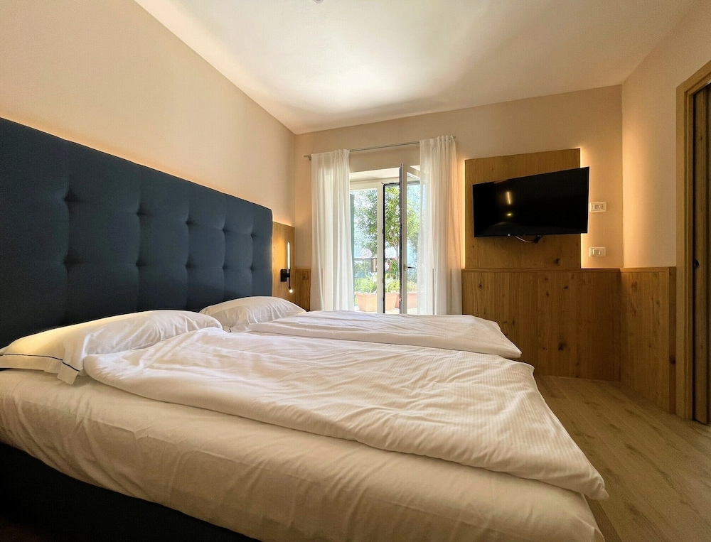 1 BEDROOM, APARTMENT