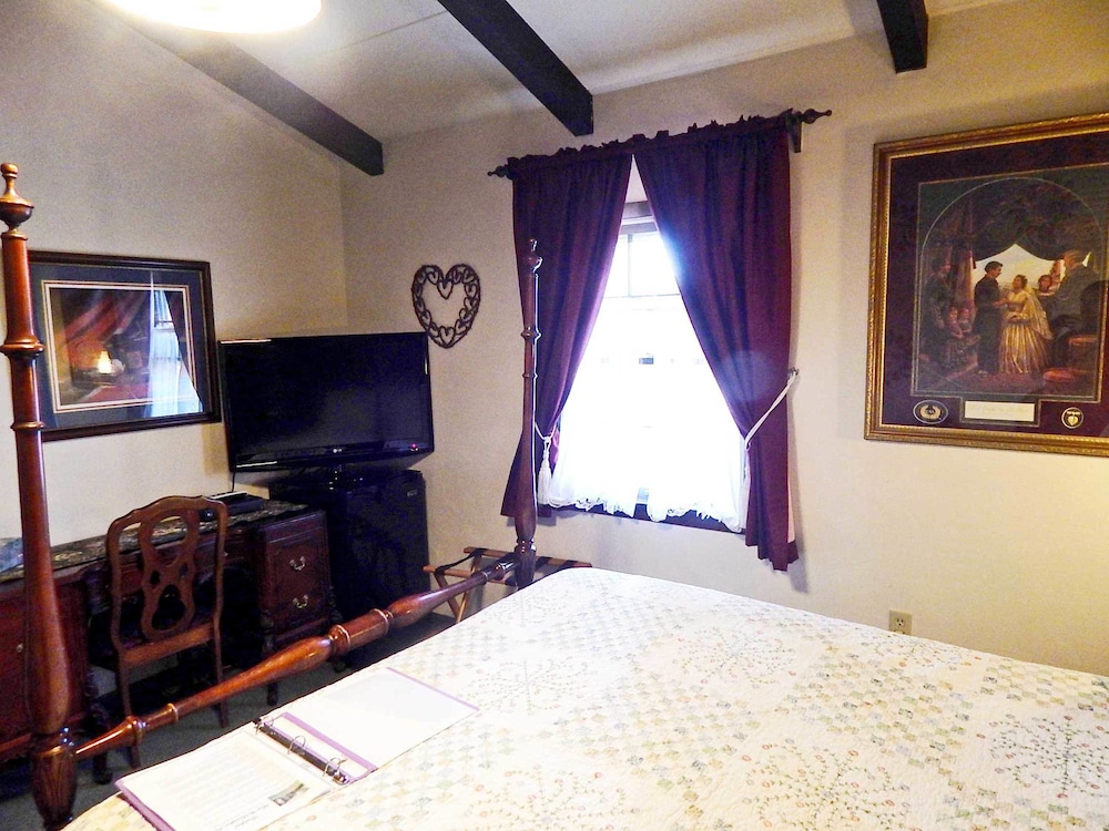 Battlefield Bed &amp; Breakfast Inn 64/76