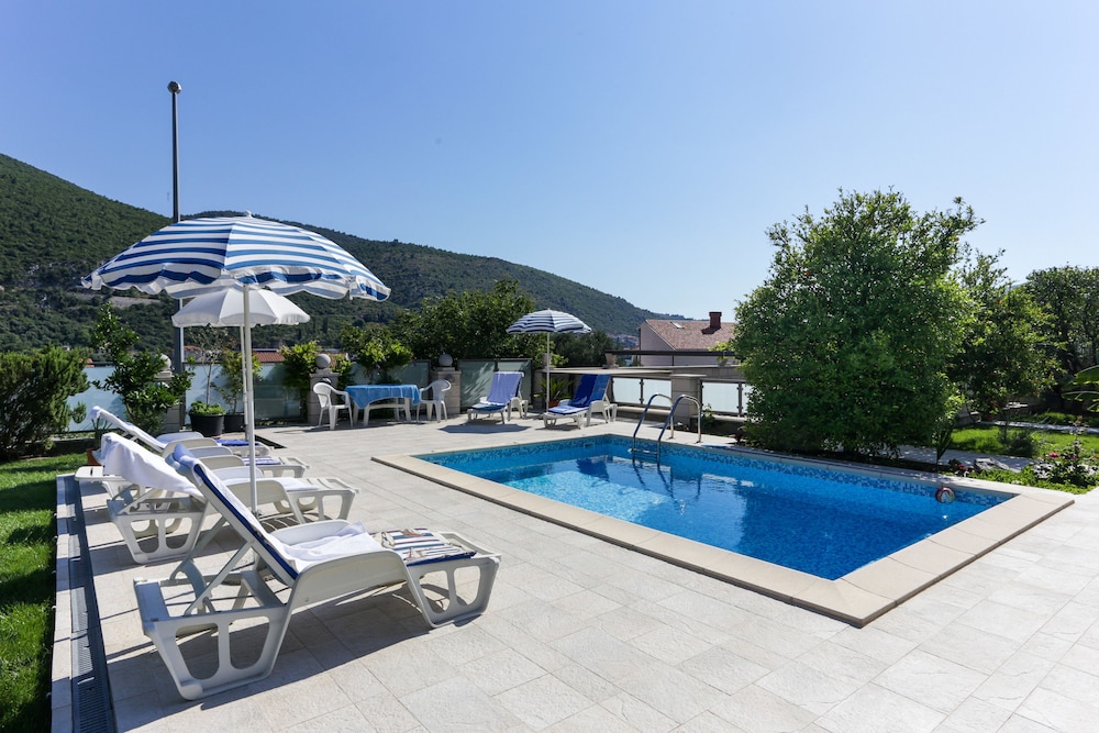 Villa Celenca 51/62