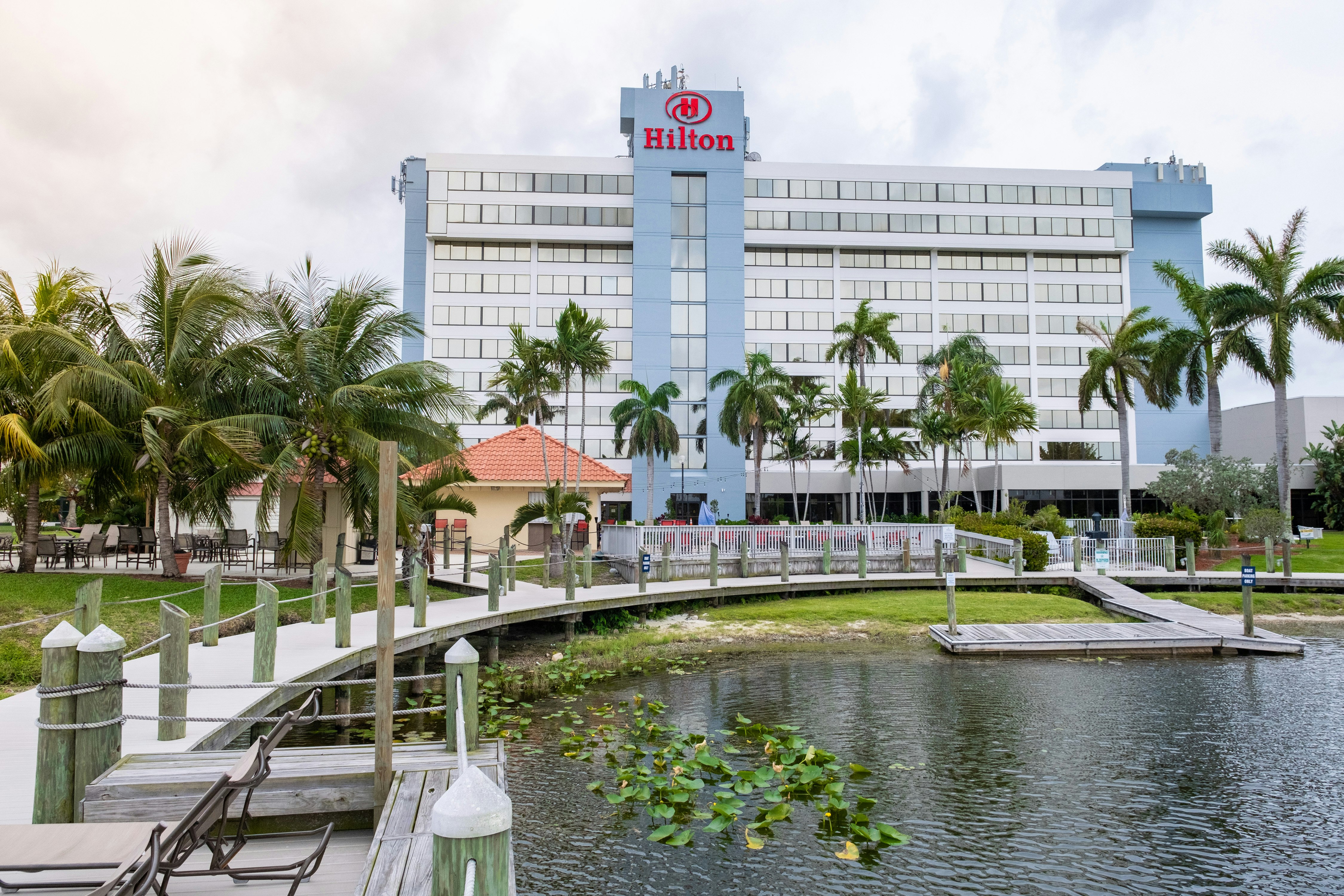 Hilton Palm Beach Airport 75/79