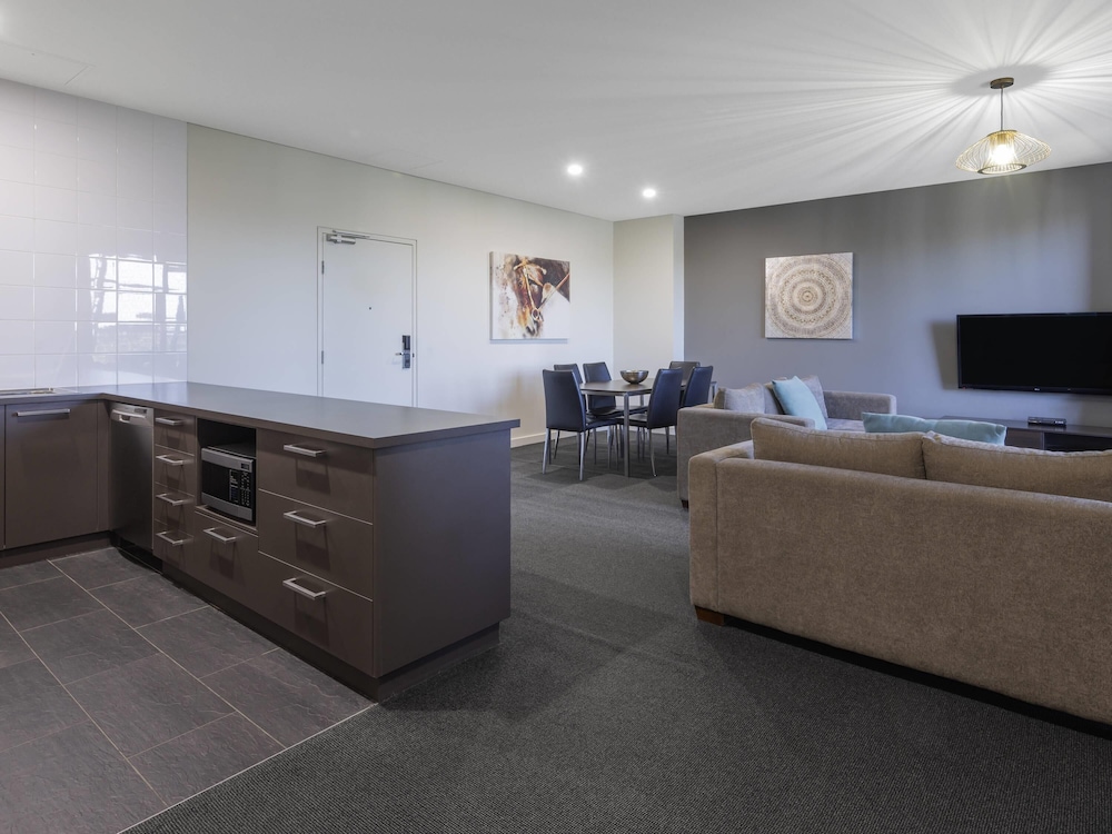 Mantra Melbourne Melton 18/37