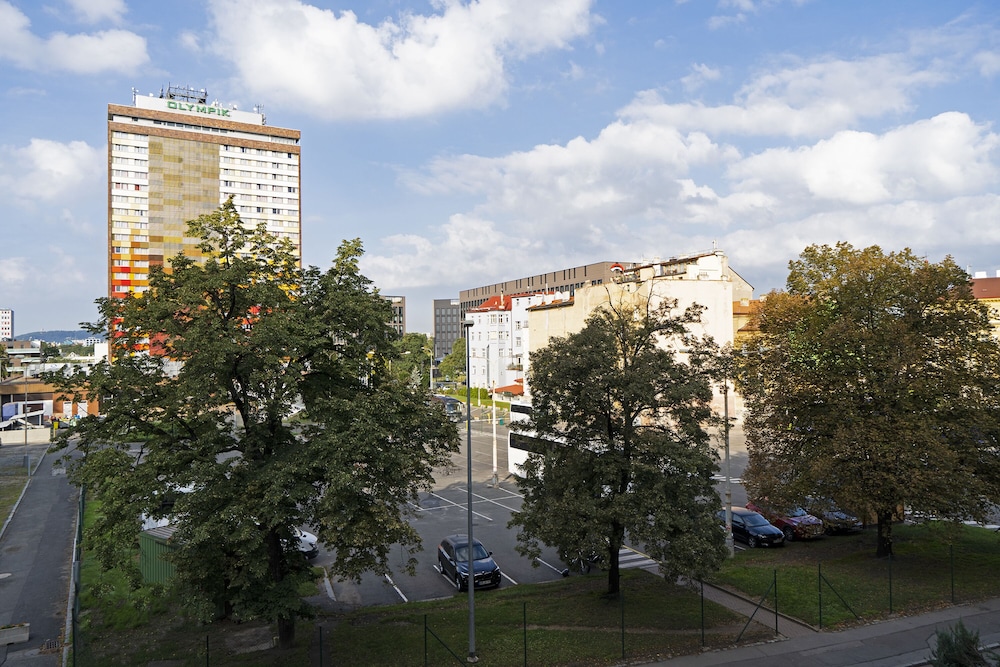 Olympik Hotel 66/68