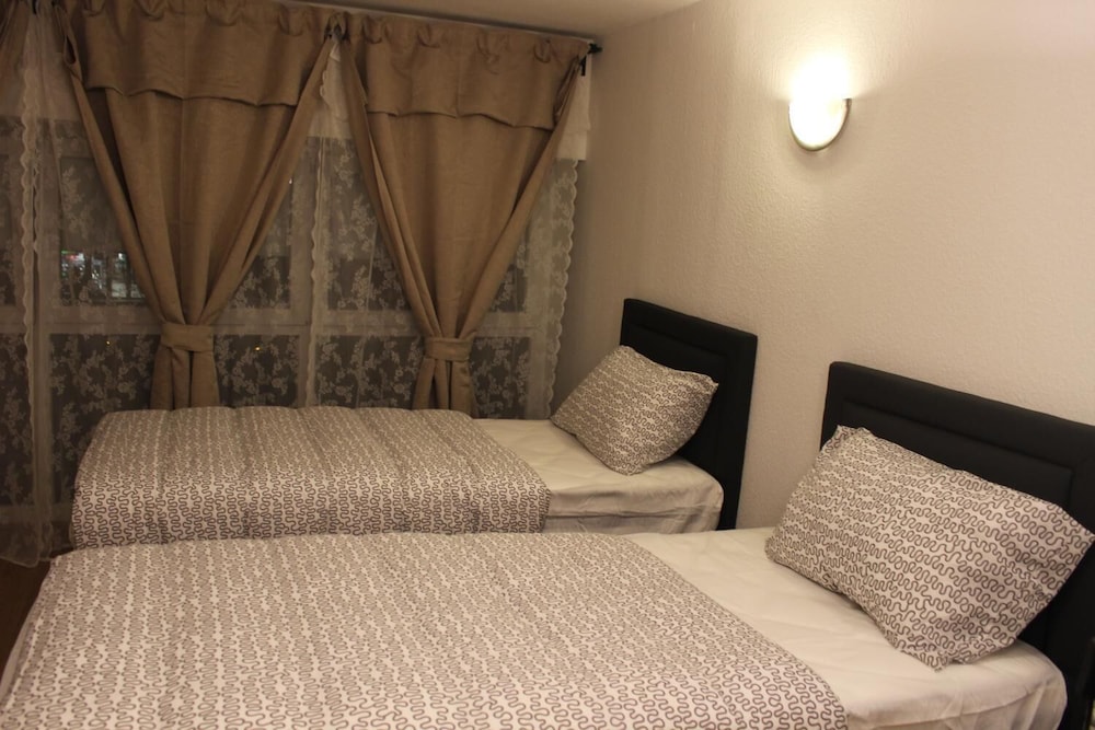 Hotel Garni Emir 34/50