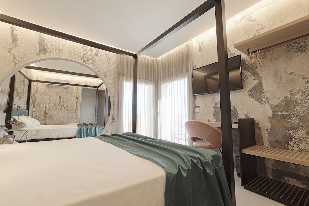 HONEYMOON, SUITE, QUEEN BED, SEA VIEW, BALCONY