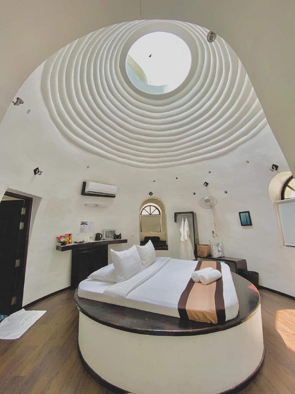 Dome, Sea View