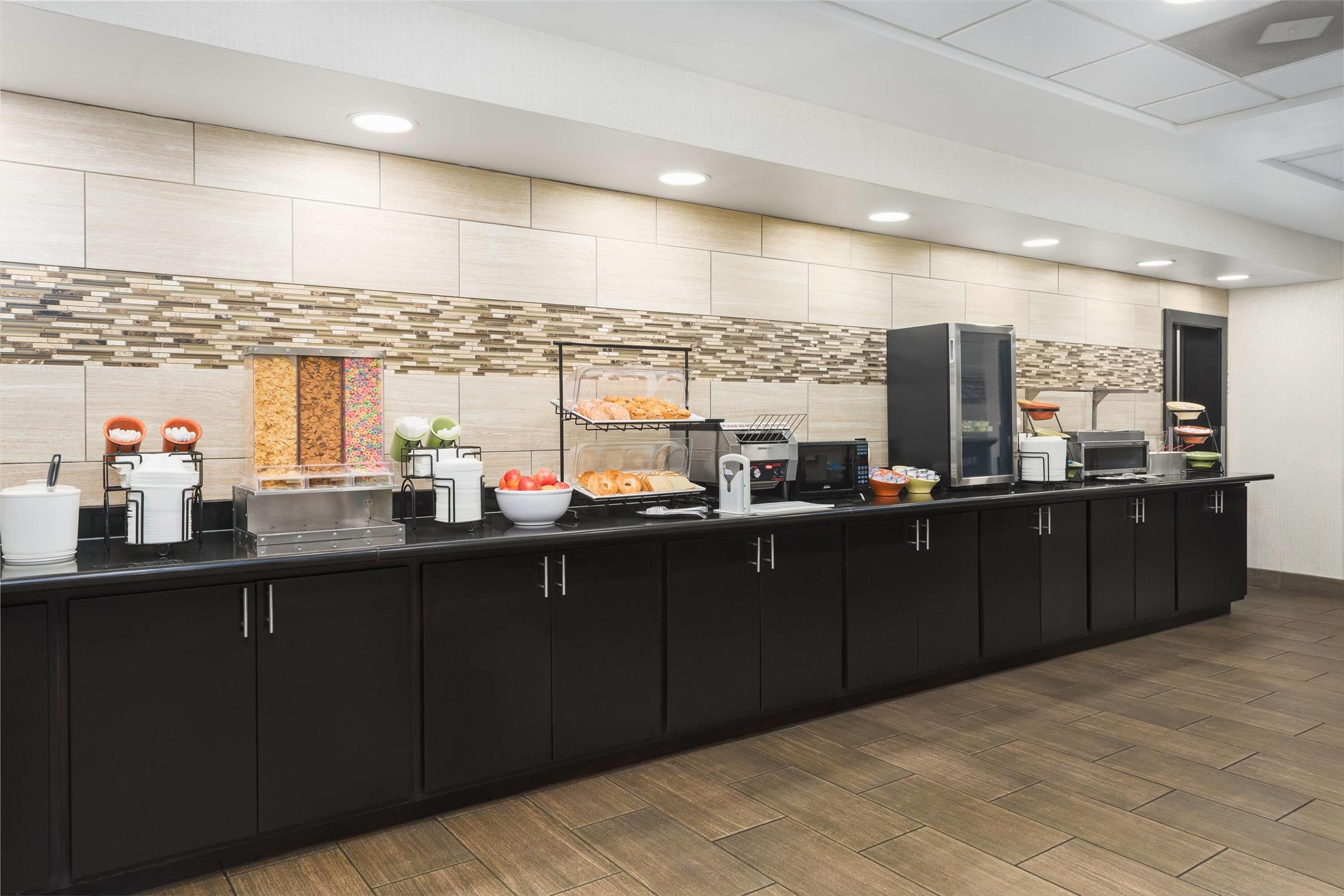 La Quinta Inn Suites Clarksville 6/59