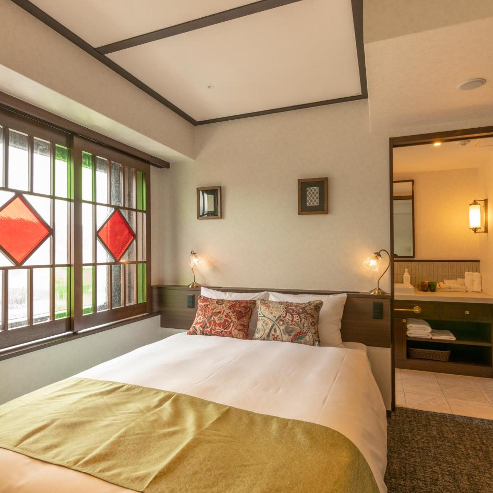 DELUXE, DOUBLE BED