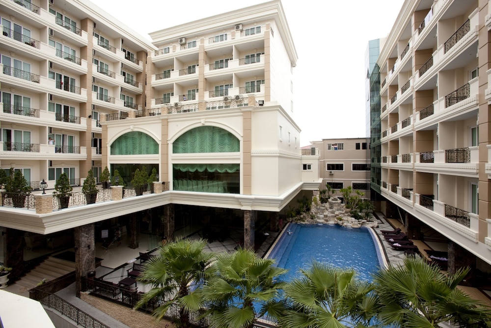 LK Miracle Suite in PATTAYA