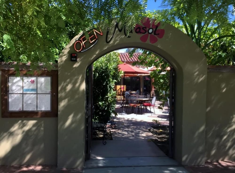 Los Arboles Hotel 39/50
