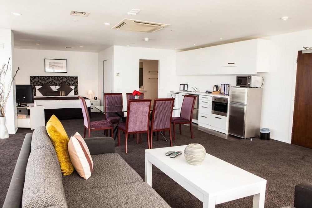 The Quadrant Hotel and Suites 62/70