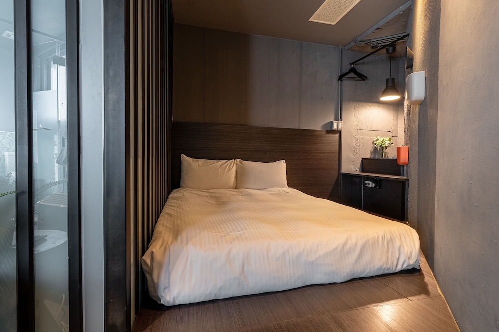 ECONOMY, DOUBLE BED, NO WINDOW