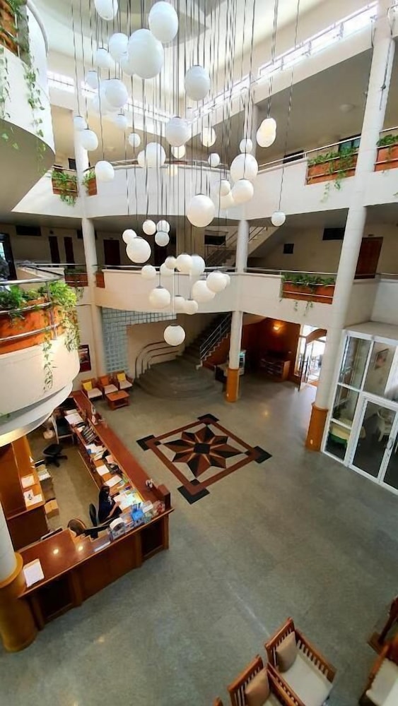 S2 Hotel 61/68