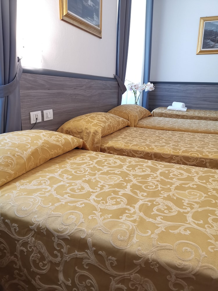 BRIANZA HOTEL 27/68