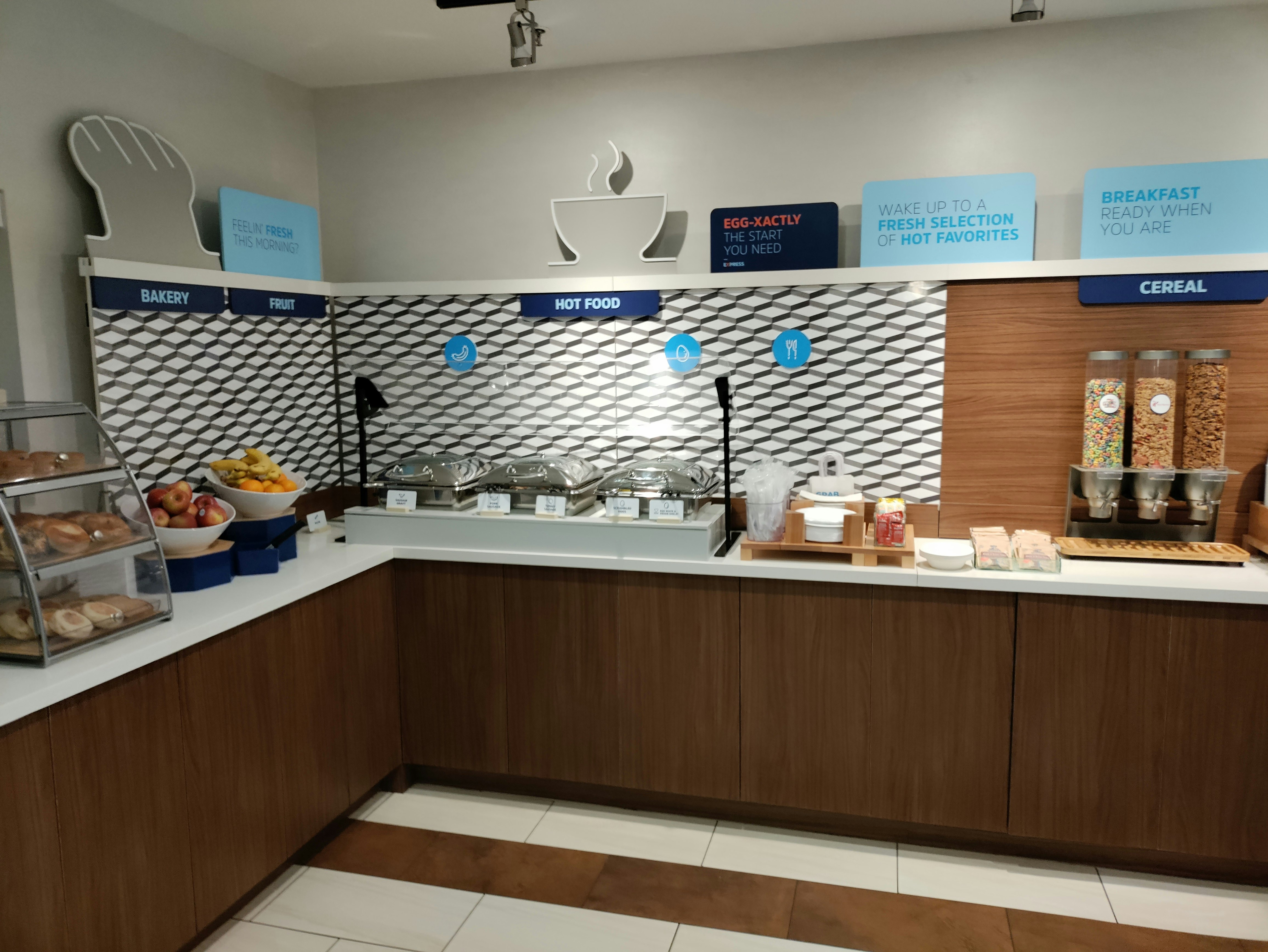 HOLIDAY INN EXPRESS NEWBERG - WINE COUNTRY 12/60