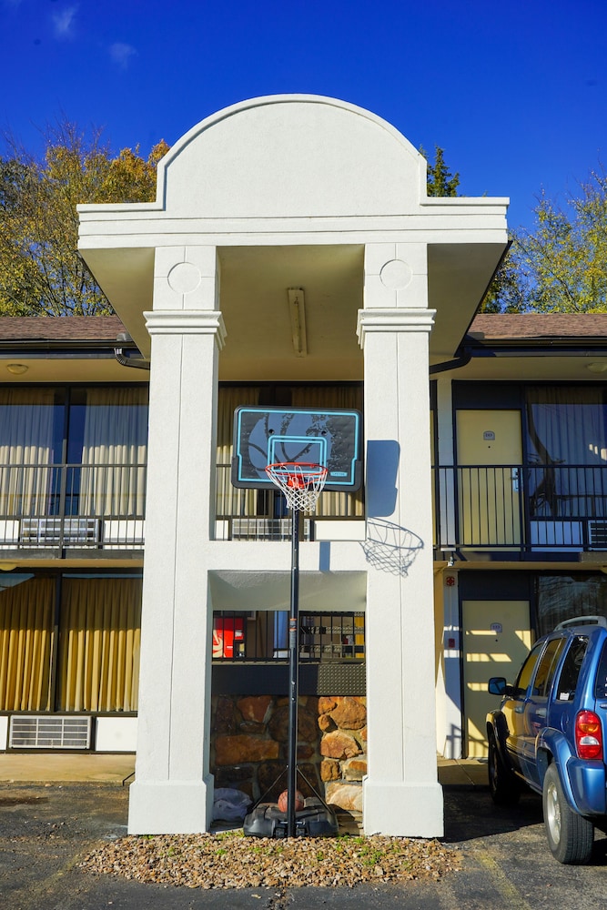 Sunset Inn Clarksville 38/44