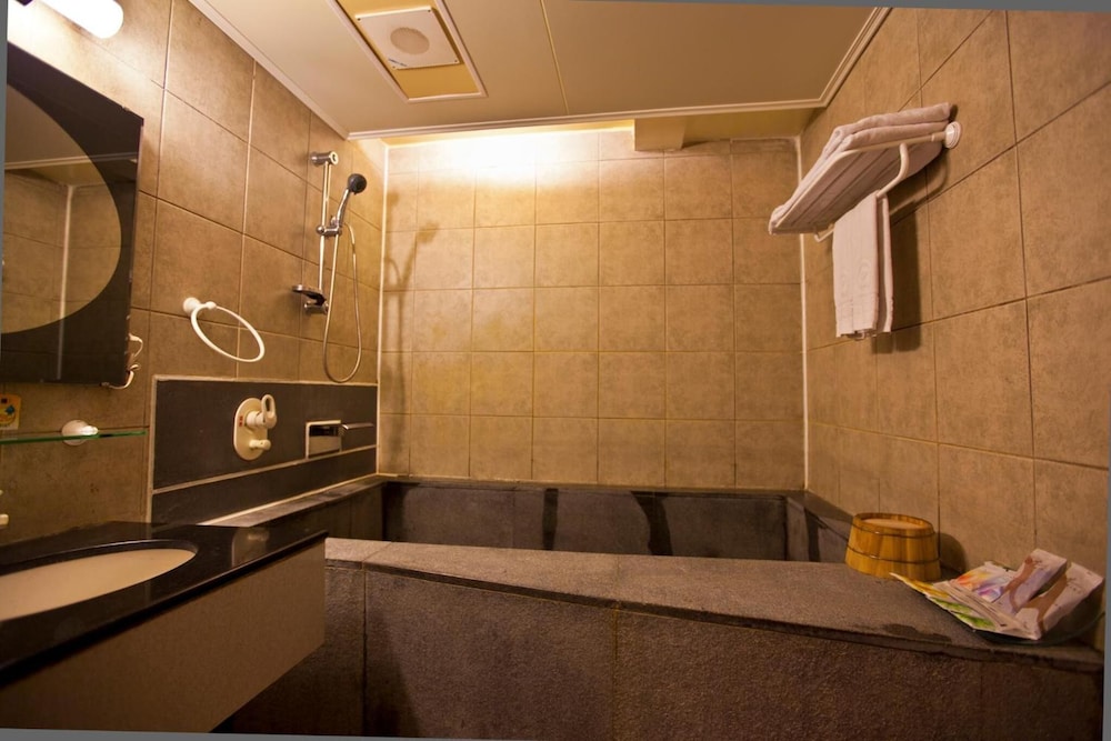 TIAN LONG HOTEL 48/69