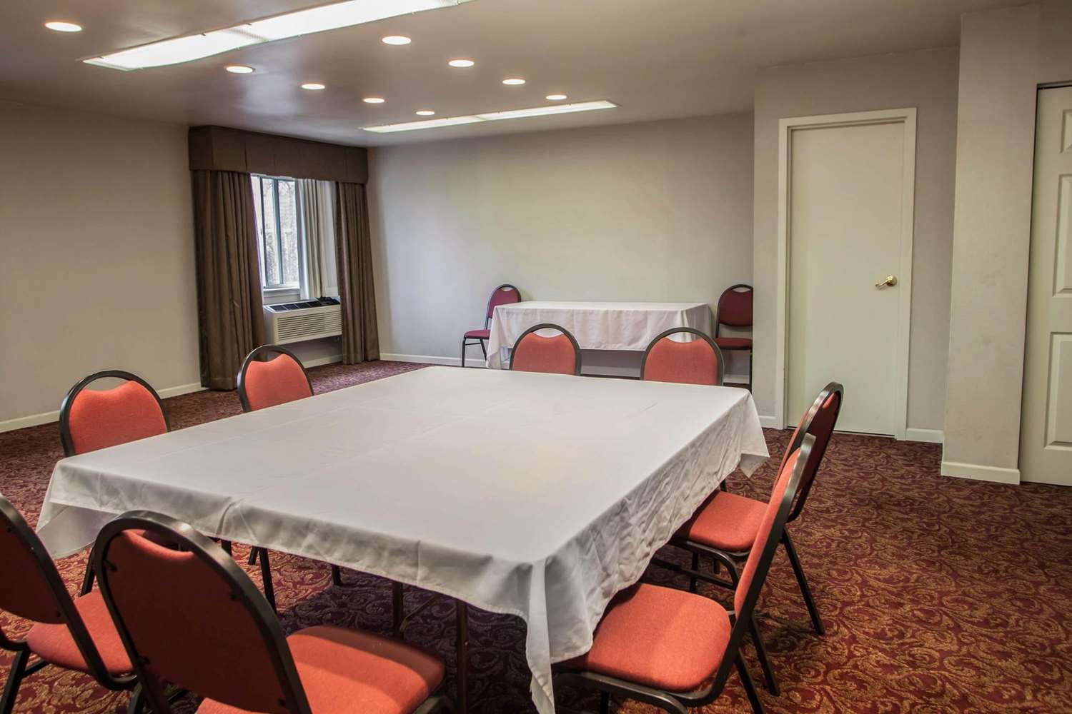 Quality Inn & Suites St Charles -West Chicago 33/40