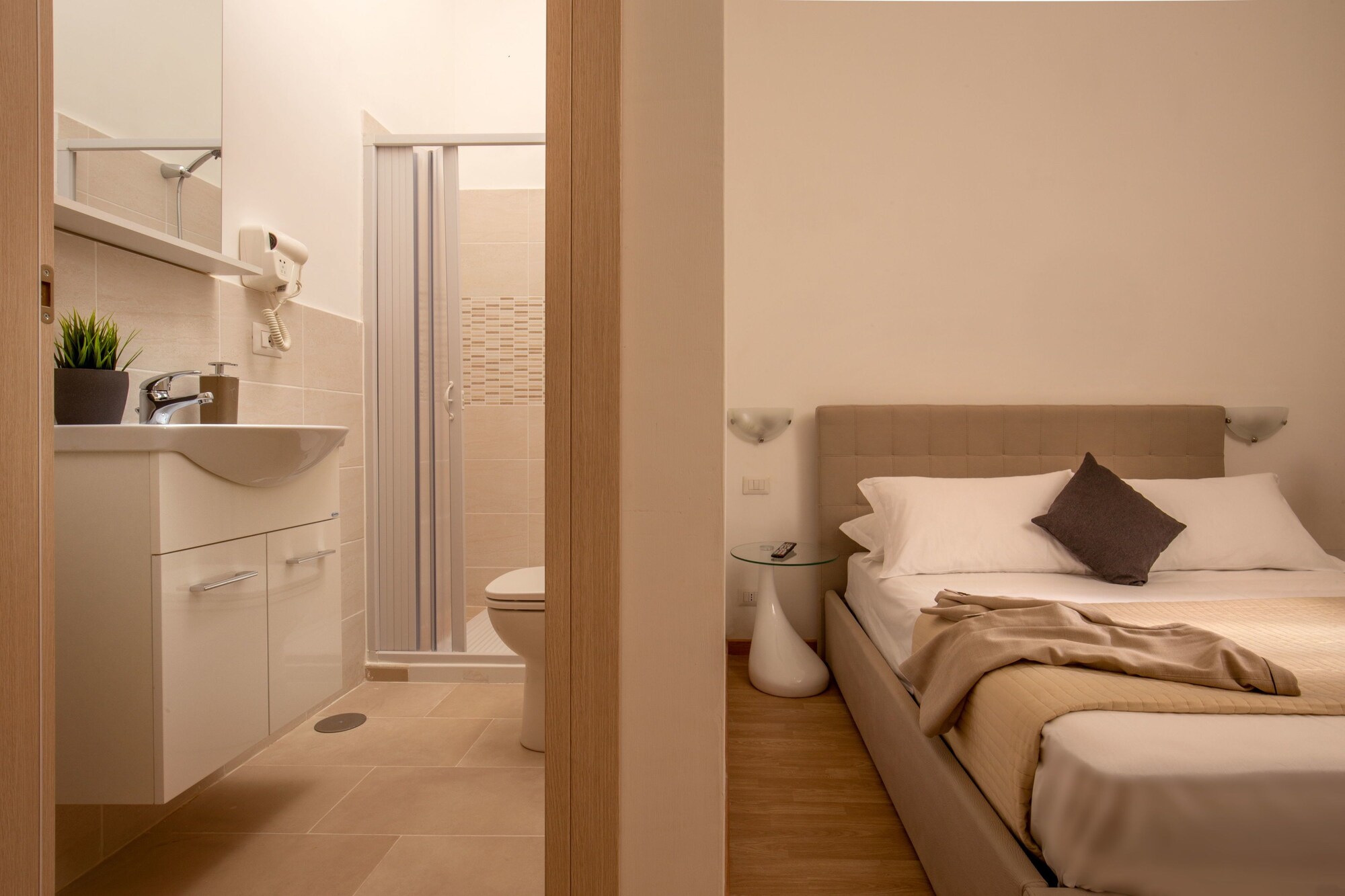 ECONOMY, DOUBLE OR TWIN BED