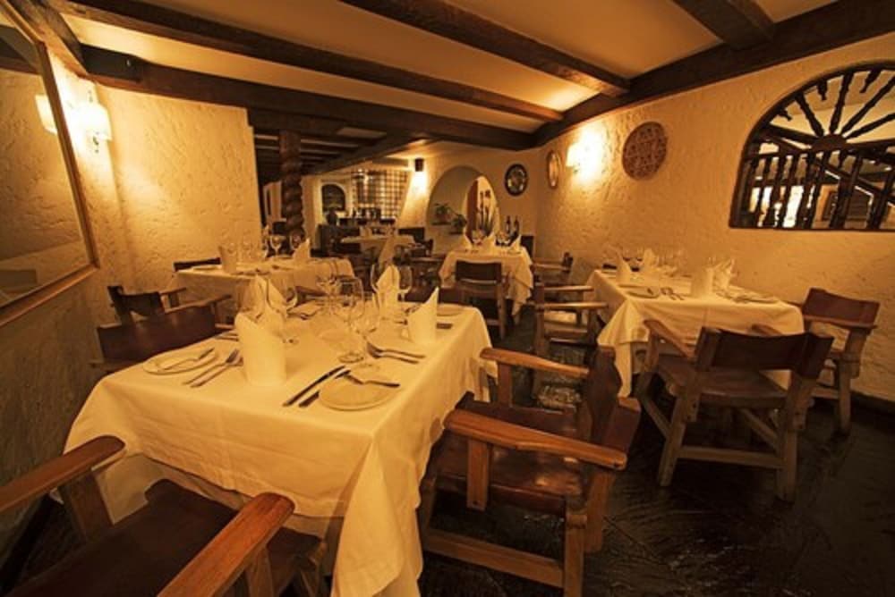 LA HACIENDA MIRAFLORES 37/50