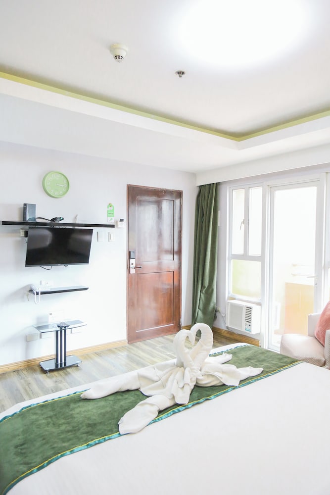 Pacific Bay Grand Suites 17/50