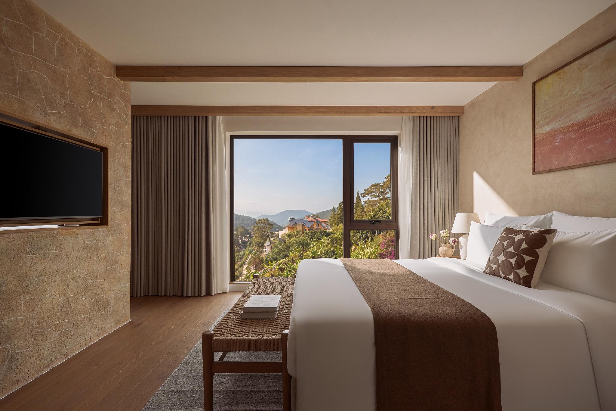 Suite, King Bed, Valley View