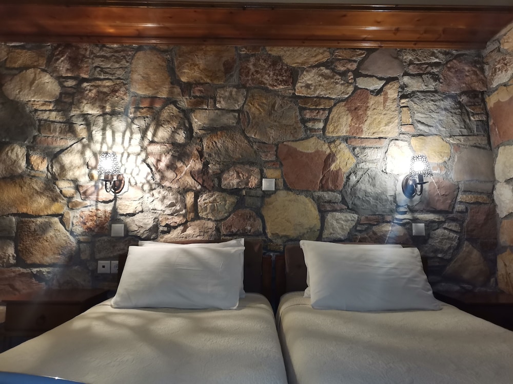 Hotel Ataviros 22/30