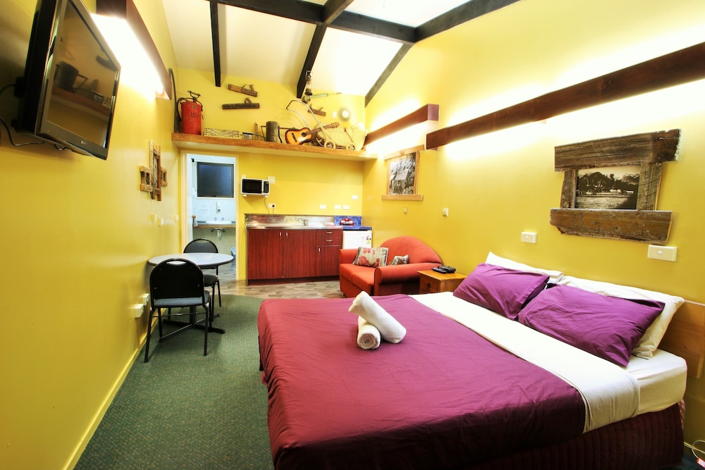 Chateau Franz Hostel 8/50