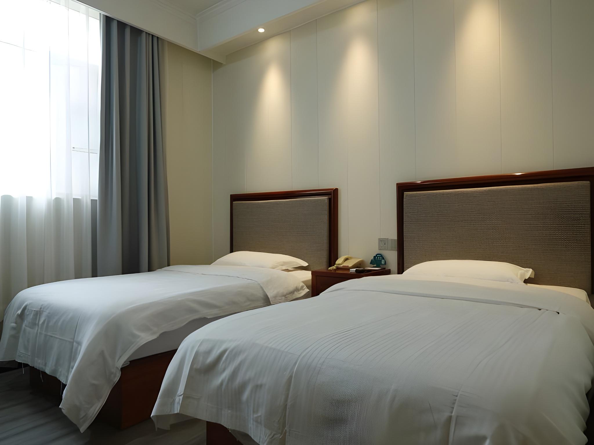 ROOM, TWIN BEDS
