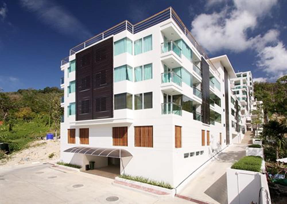 THE BAYCLIFF RESIDENCES 1/50