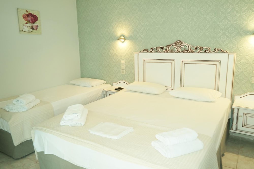 Avra Hotel 30/71