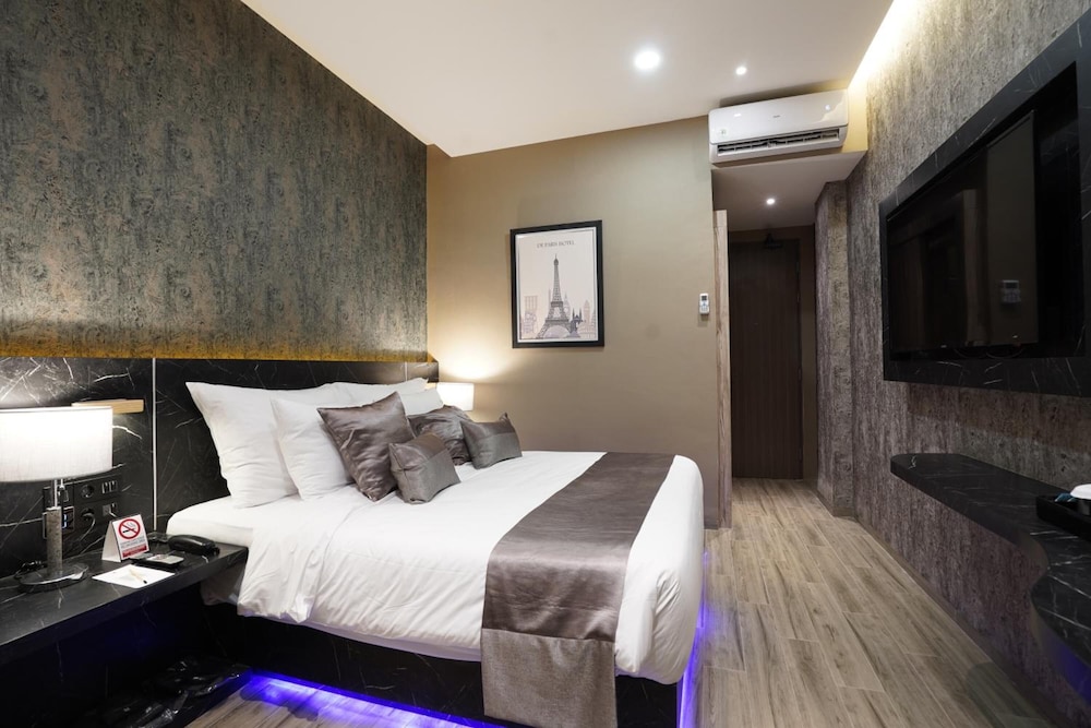 De Paris Hotel 20/47