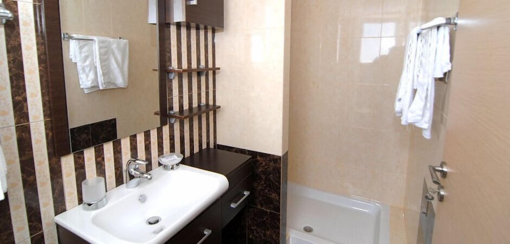 Zeus Hotel 13/28