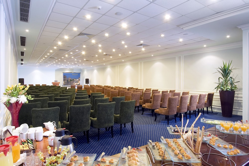 restaurant cafeteria