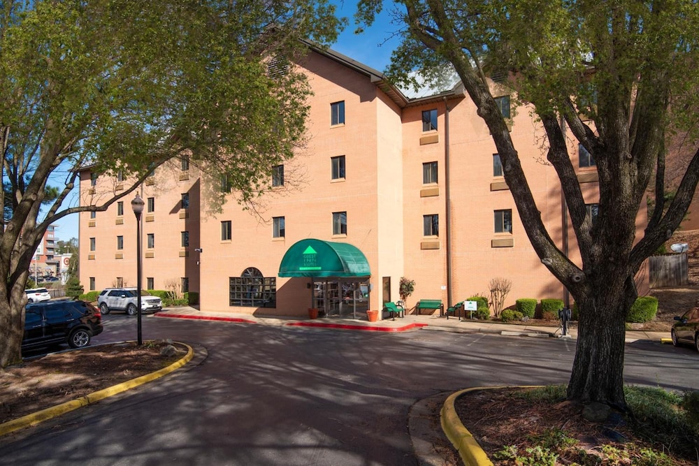 Guest Inn and Suites Midtown Medical Center 29/38