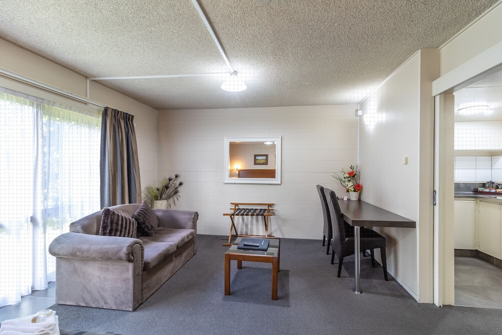 Admirals Motor Inn 52/77