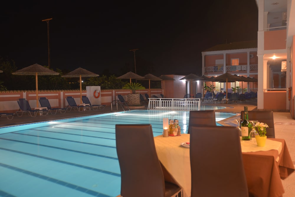 Angelina Hotel and Apartments 48/60