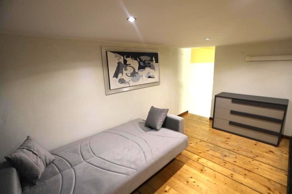 DELUXE, APARTMENT, QUEEN BED, SOFA