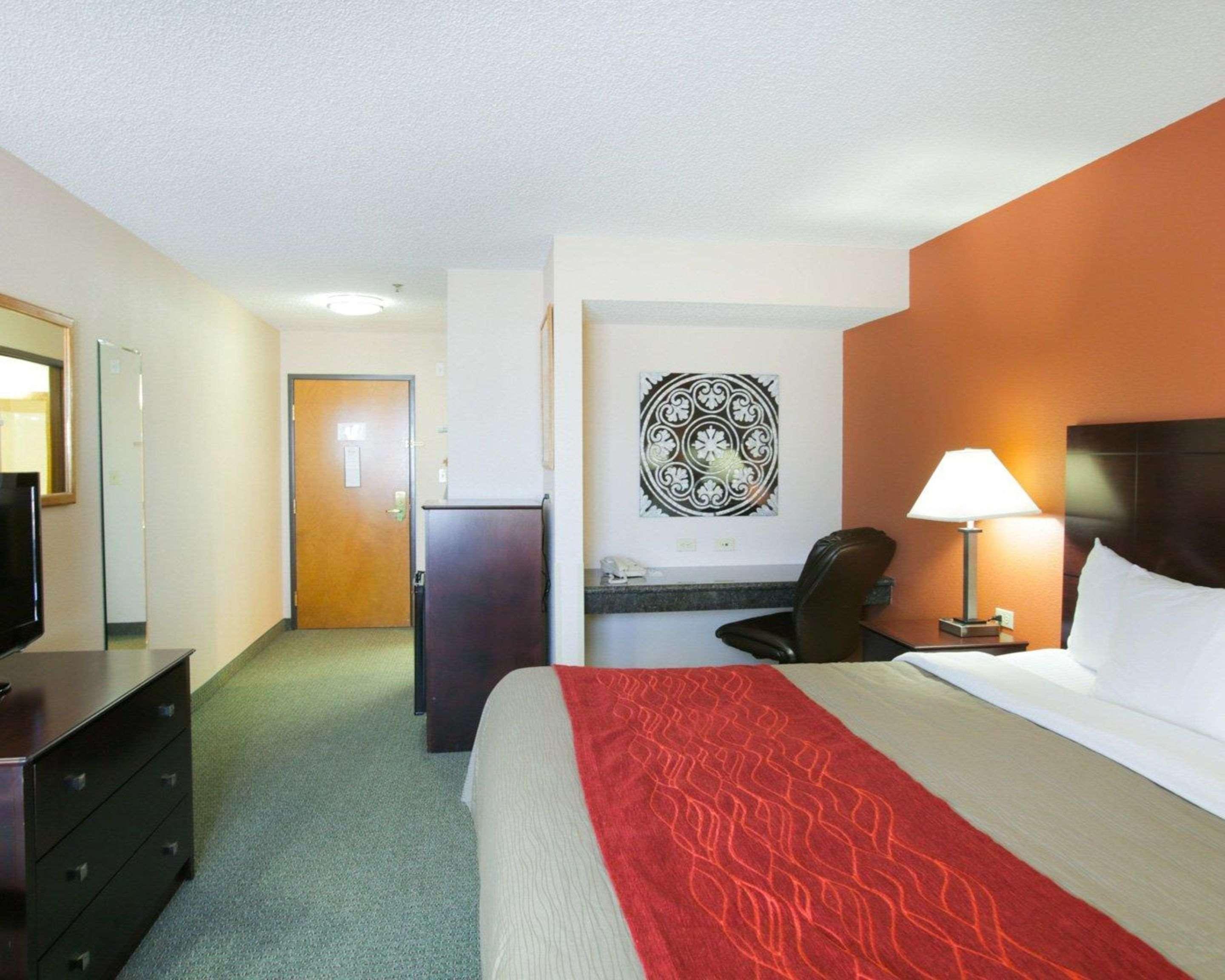 ROOM, KING BED