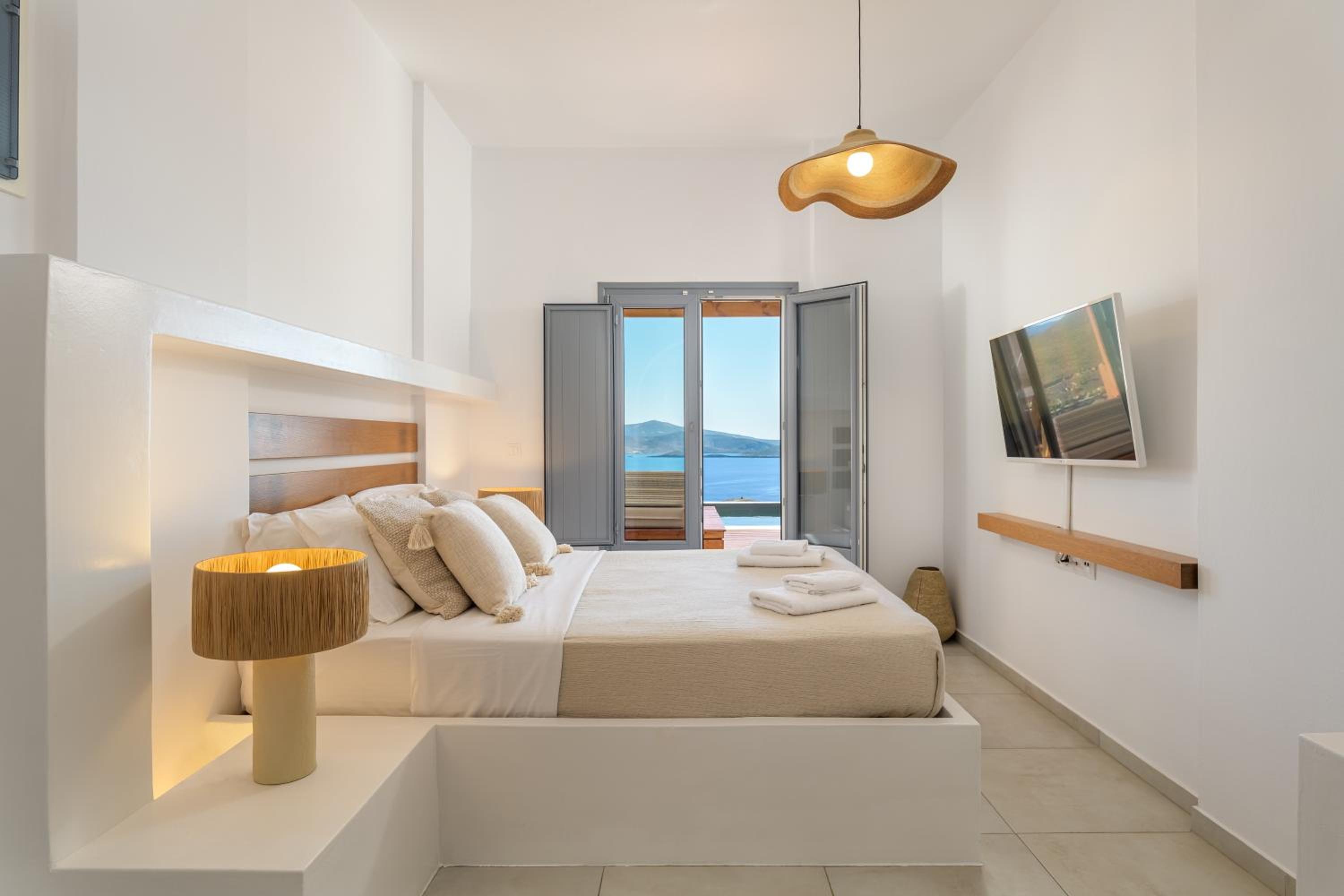 Oneiro Studios 4/50