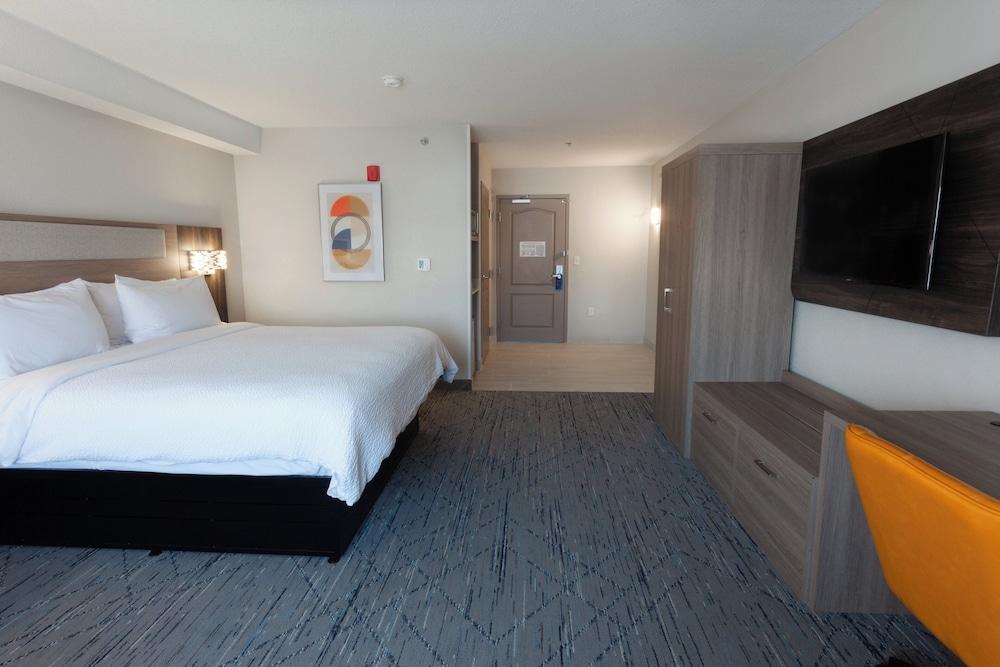 Standard, King Bed, Extra Floor Space