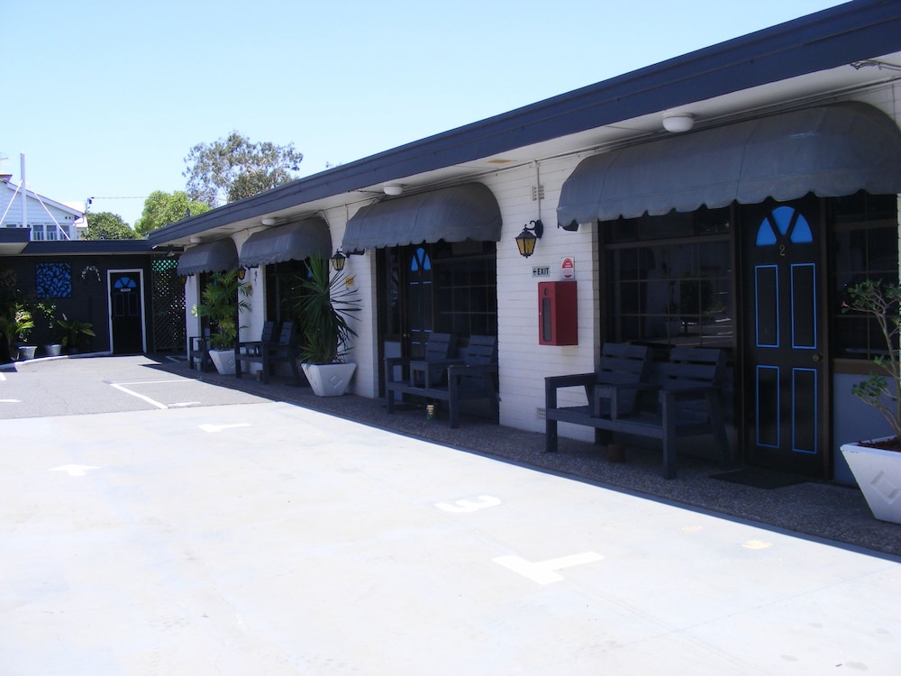 Motel Lodge 1/53