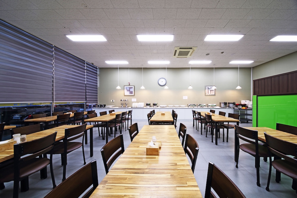 The Hotel Yeong Jong 32/50