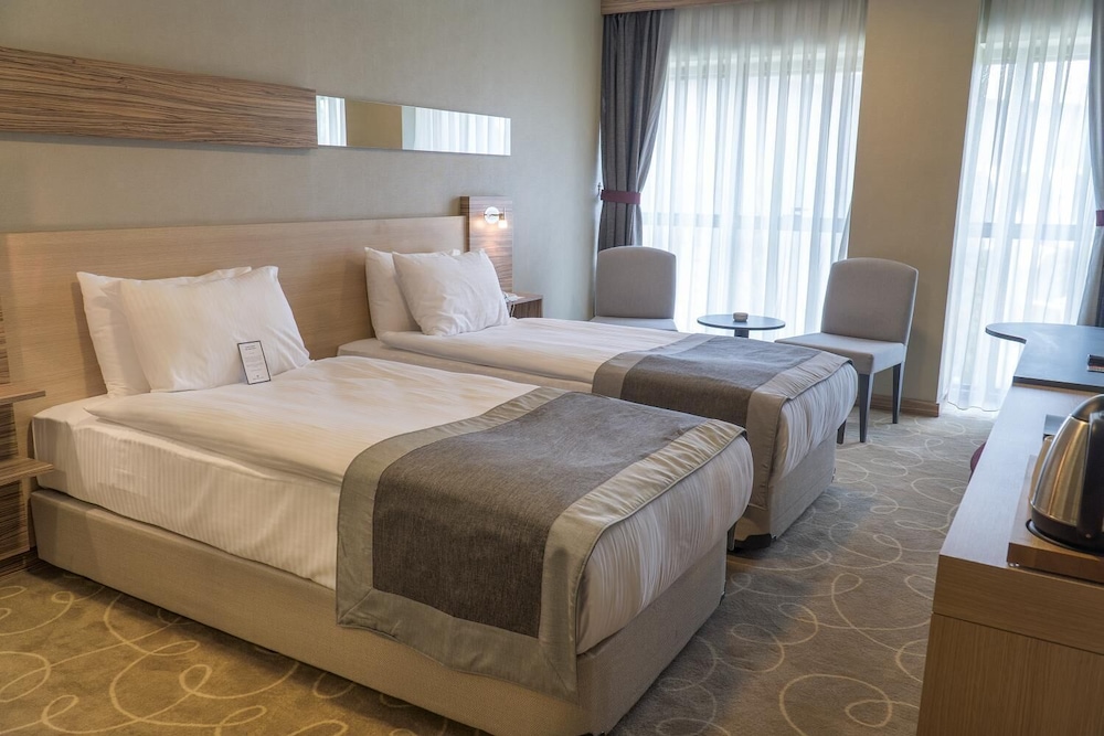 Greymark Hotel 7/57