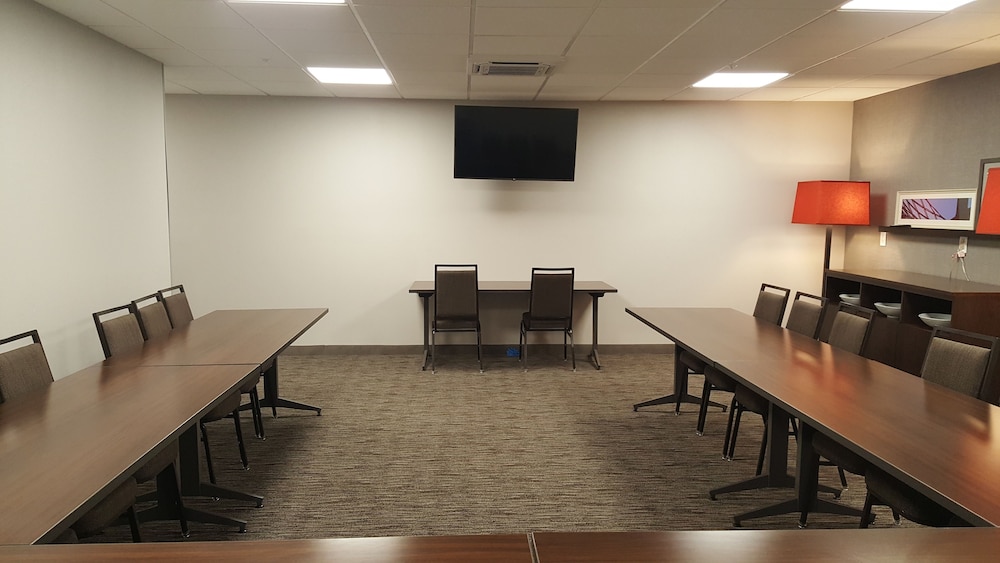 Country Inn & Suites by Radisson, Savannah Midtown, GA 33/39