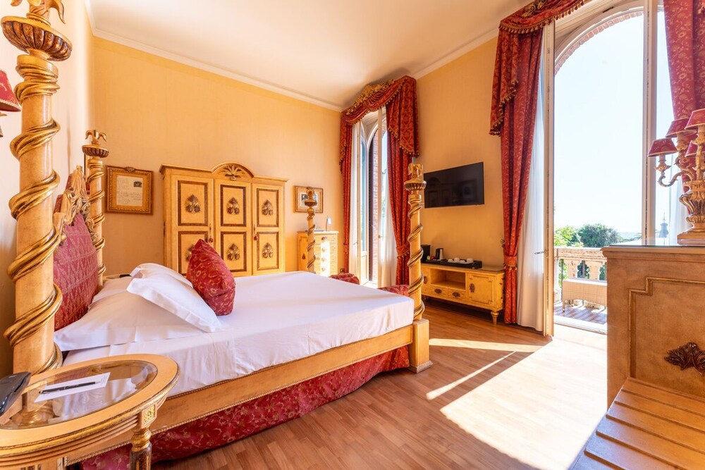 Deluxe, Suite, Queen Bed