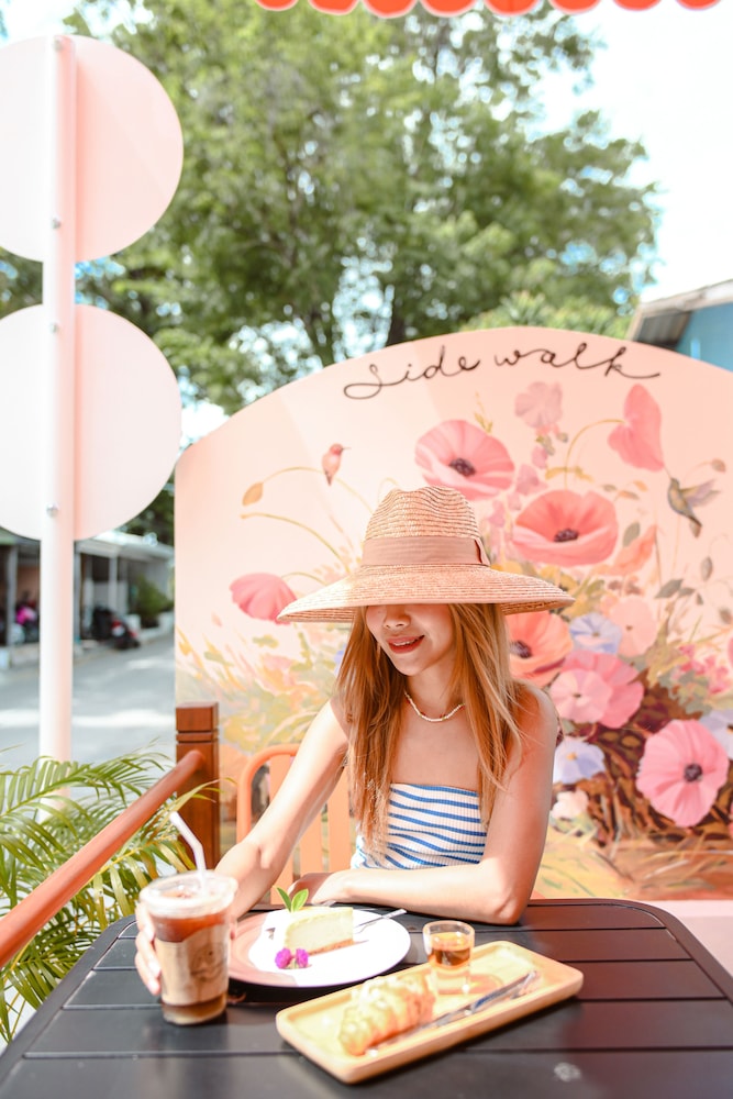 Side Walk Boutique Hotel 11/50