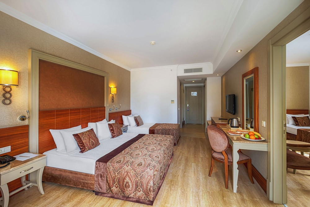 Family, Double and Twin Beds, Land View